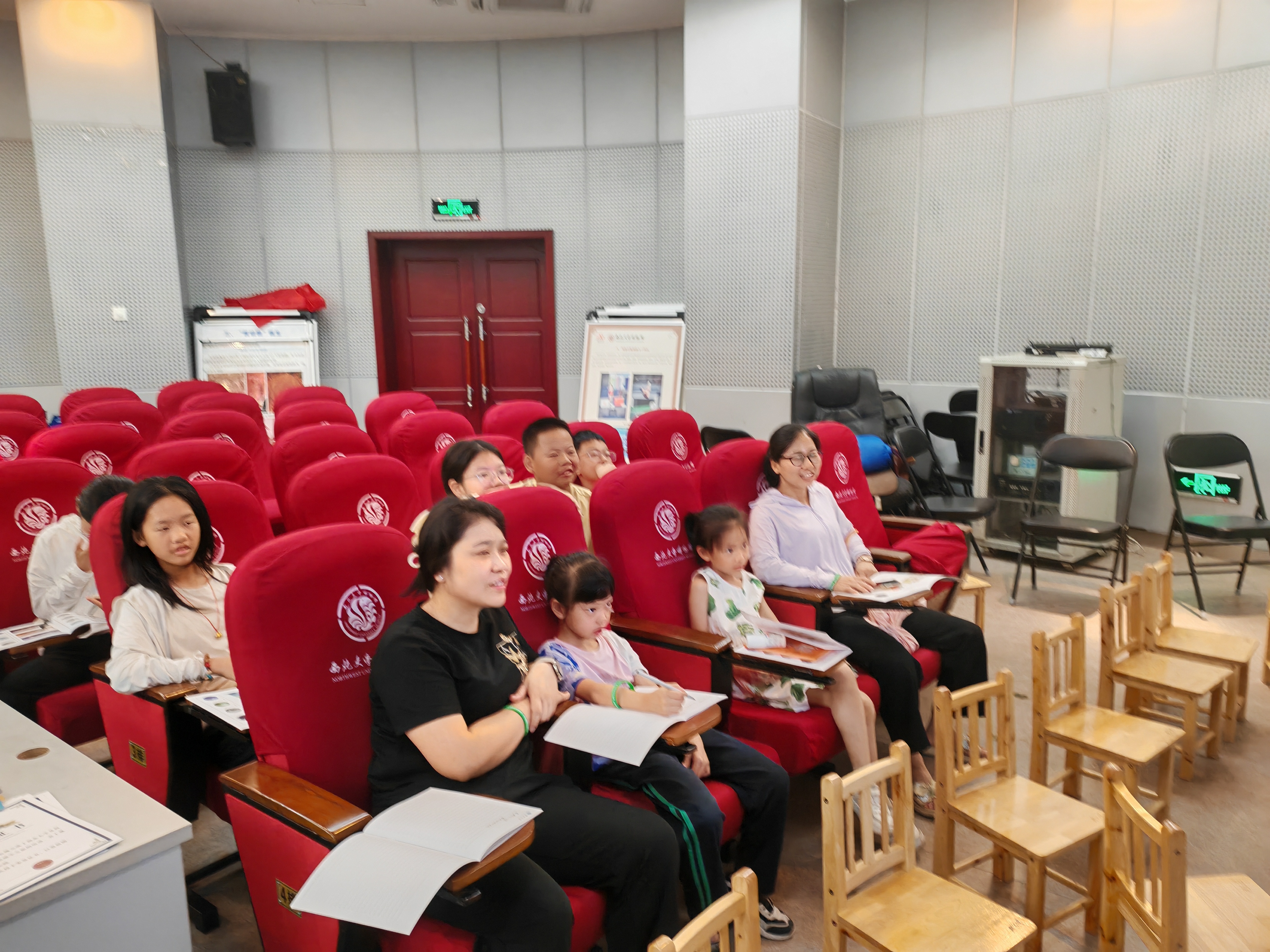 嘉华来我馆参加研学活动