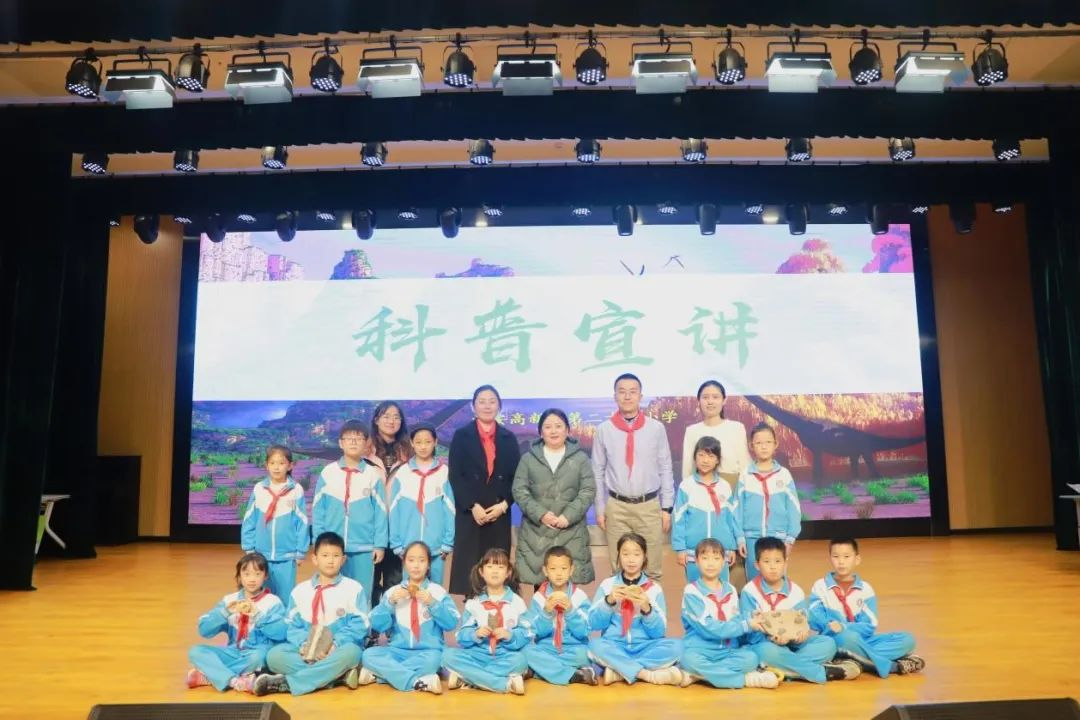 博物馆党员先锋队积极开展“科技之春”进校园活动